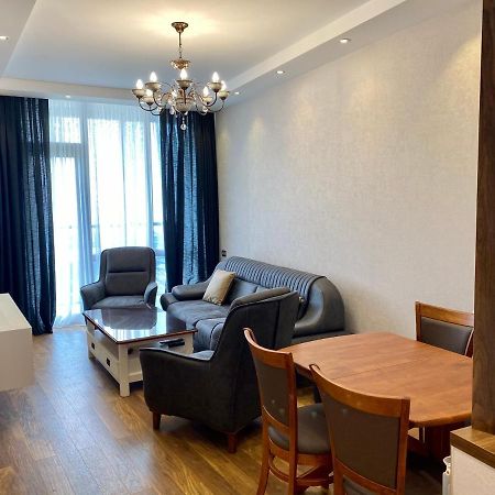 Dar Tower'S Cozy Apartment Батуми Екстериор снимка