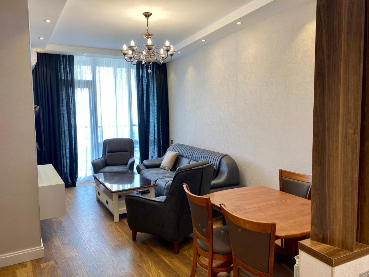 Dar Tower'S Cozy Apartment Батуми Екстериор снимка